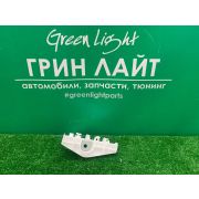 Крепление заднего бампера под стопом Corolla Axio NZE164/161 2015-2020